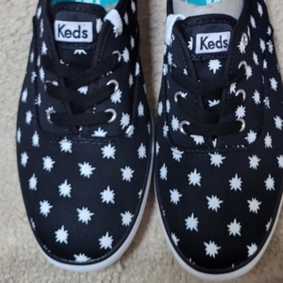 NWOT! Black and white size 8 Keds! - Picture 5 of 5